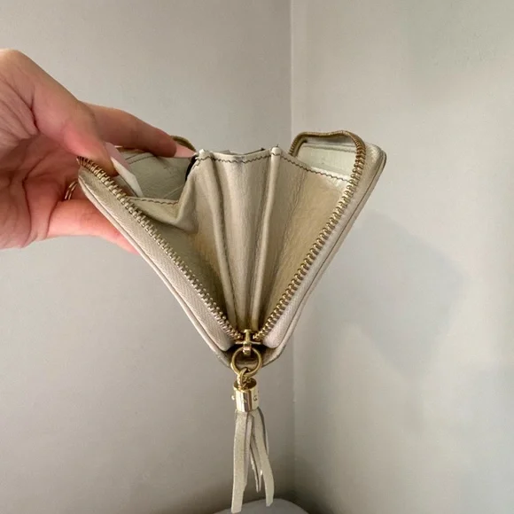 Gucci Beige Leather Zip-Around Wallet